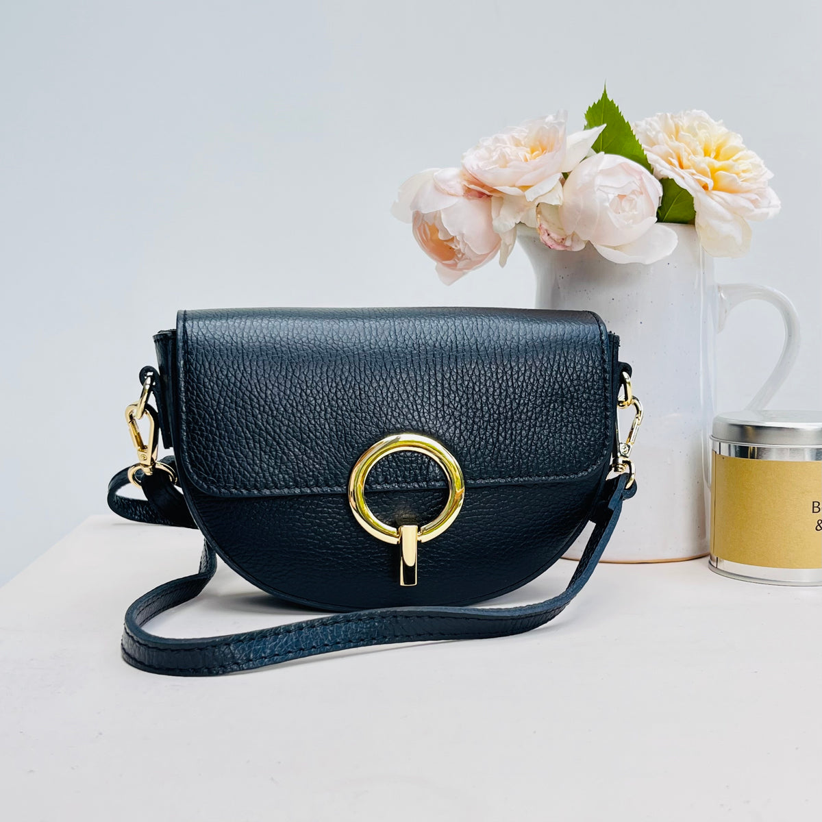 Black circle crossbody fashion bag